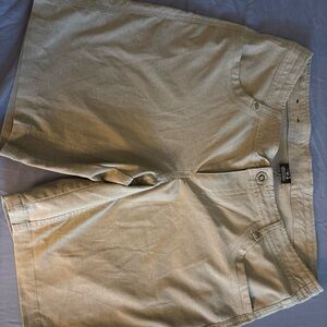 Kuhl Women's Bermudas in Light Tan